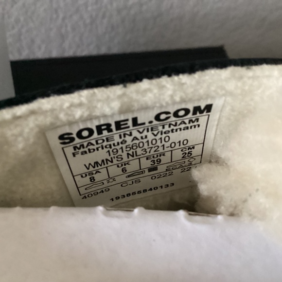 SOREL Emelie Genuine Shearling Short Lace-Up Boot (Women), size 8 - Picture 9 of 9